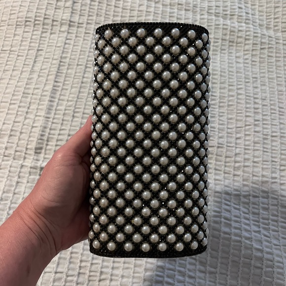 Heels with matching clutch. - Picture 8 of 10